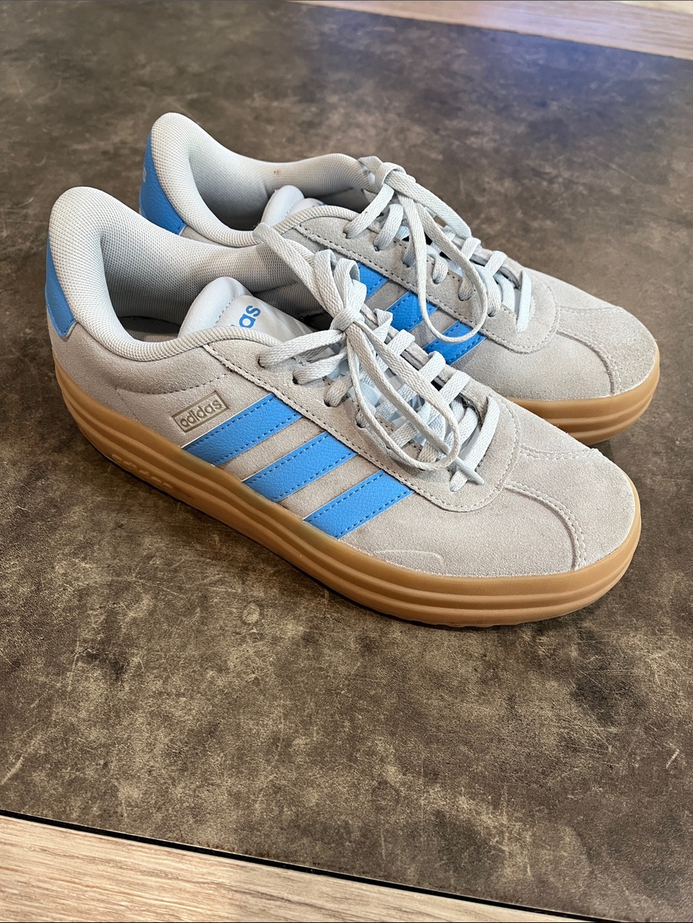 Adidas court bold
